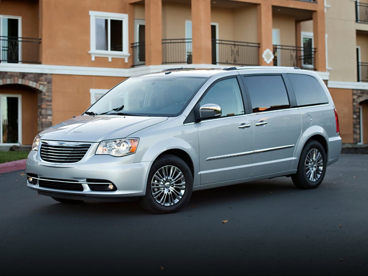 Used 2016 Chrysler Town & Country Touring image 1