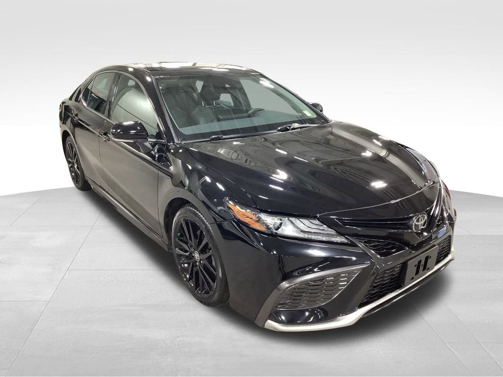 Used 2021 Toyota Camry XSE image 3