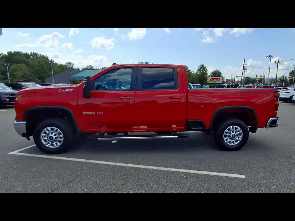 Used 2026 Chevrolet Silverado 2500 LT AWD/4WD image 5