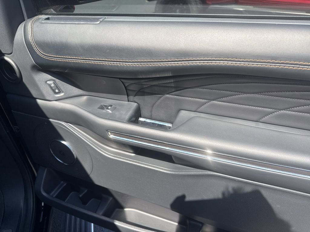 Used 2023 Ford Expedition Platinum image 17