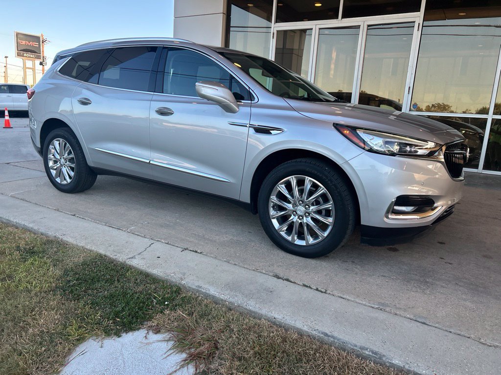 Used 2018 Buick Enclave Premium FWD image 2