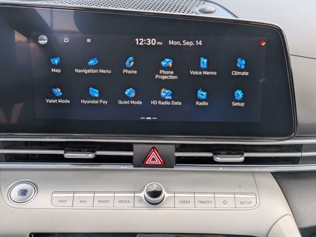 Used 2025 Hyundai Elantra Limited FWD image 15