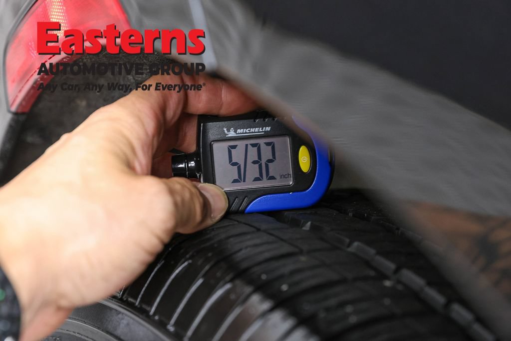 Used 2023 Chrysler Pacifica Touring-L FWD image 30