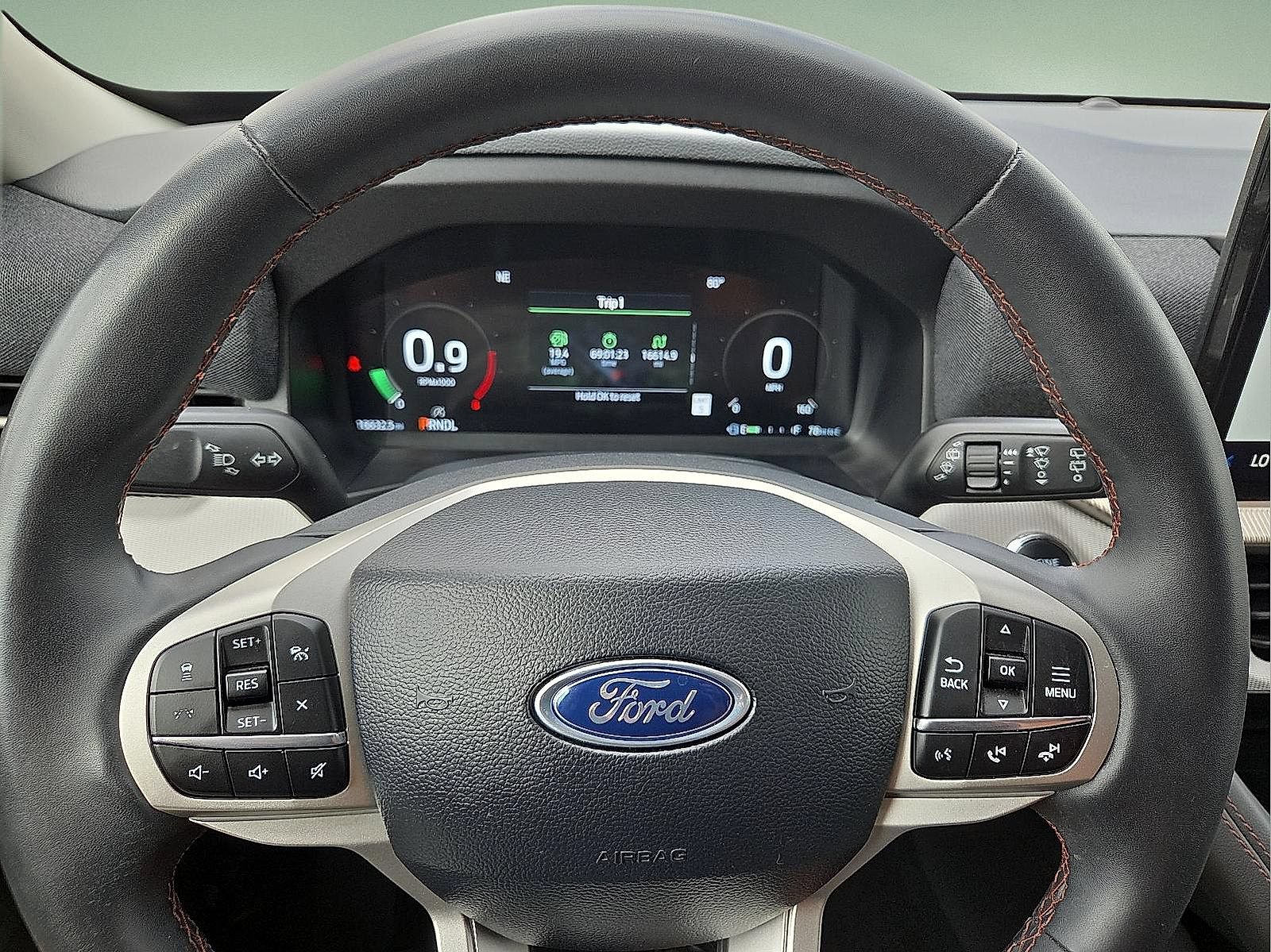 Used 2025 Ford Explorer Active AWD/4WD image 4