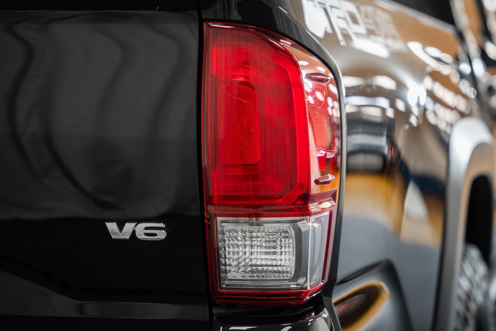 Used 2017 Toyota Tacoma TRD Off-Road w/ Tow Package (A/T) image 7