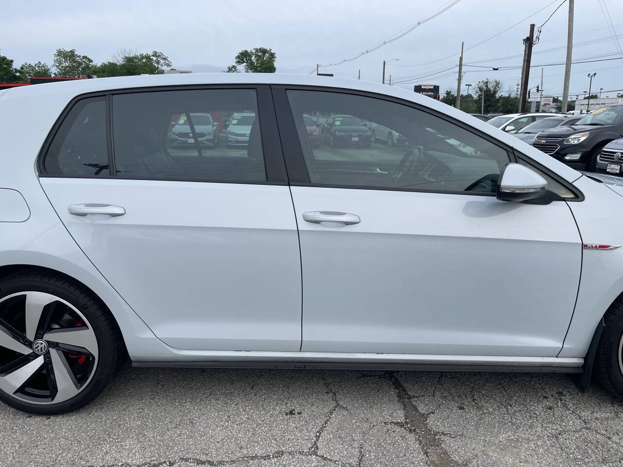 Used 2019 Volkswagen Golf 4-Door FWD image 4