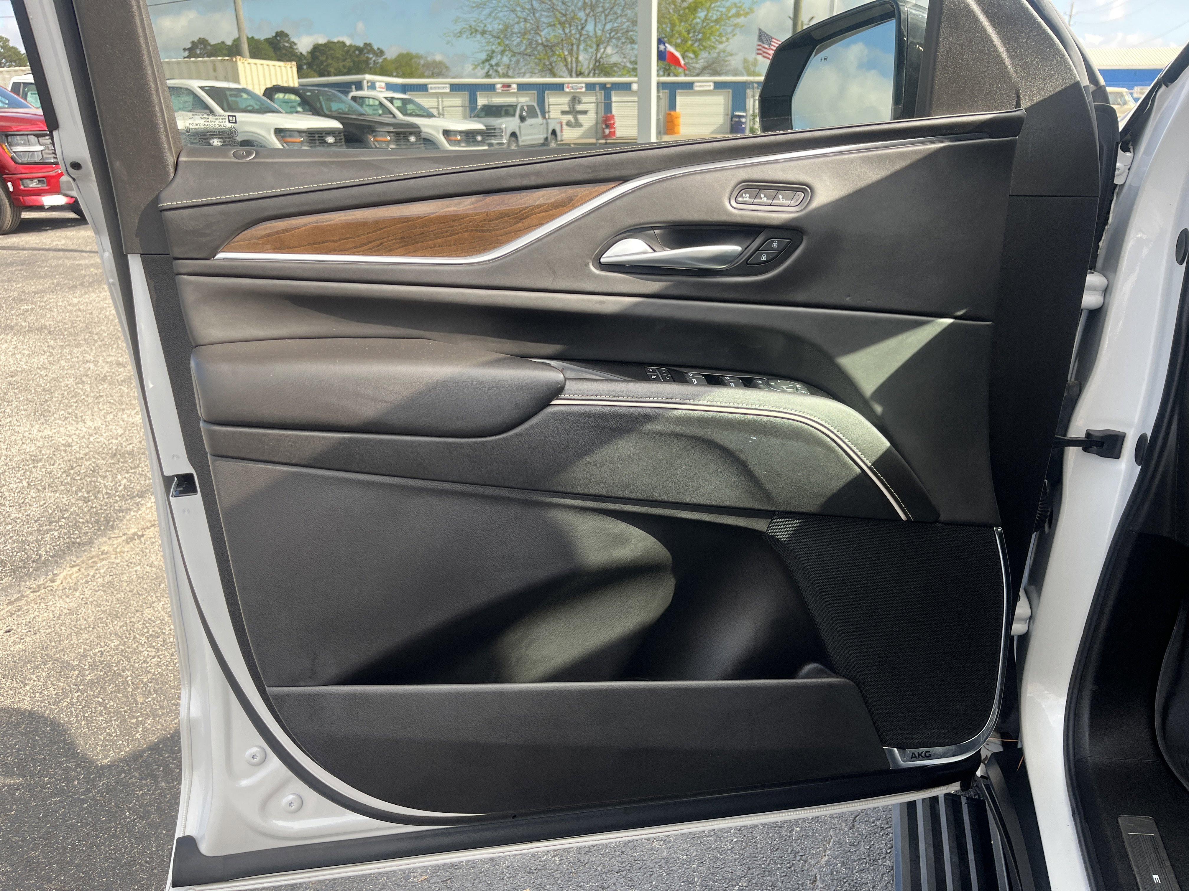 Used 2023 Cadillac Escalade Sport Platinum w/ LPO, ONYX Package image 13