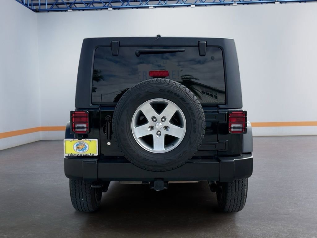 Used 2011 Jeep Wrangler Unlimited Rubicon w/ Connectivity Group AWD/4WD image 5