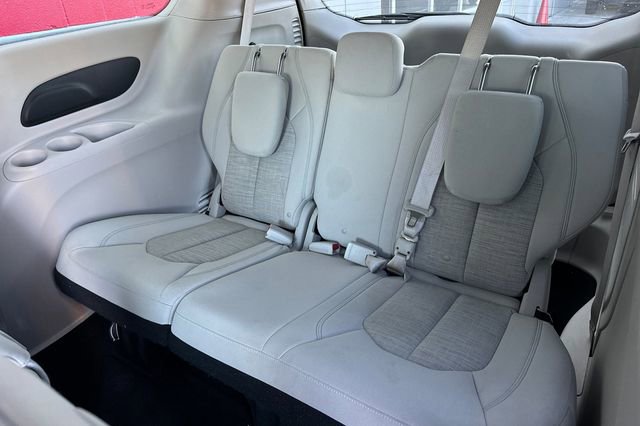 Used 2018 Chrysler Pacifica Touring Plus image 21