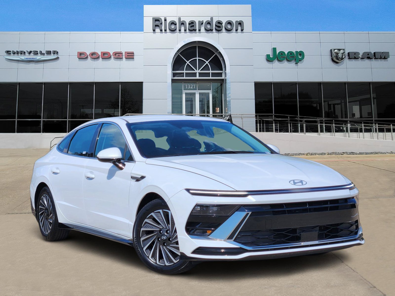 Used 2025 Hyundai Sonata SEL FWD image 1