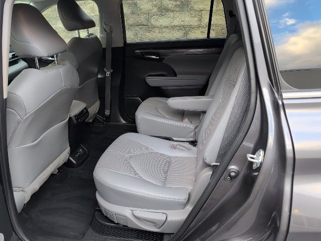 Used 2021 Toyota Highlander Platinum image 21