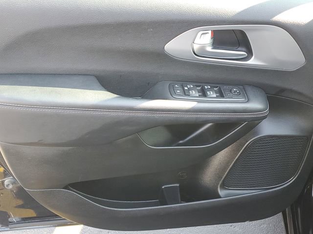 Used 2019 Chrysler Pacifica Touring-L Plus w/ S Appearance Package FWD image 15