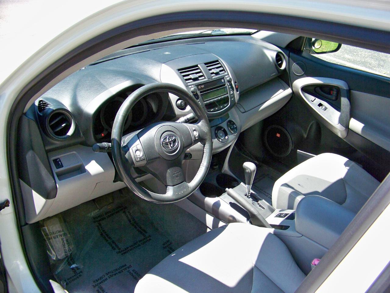 Used 2008 Toyota RAV4 Limited AWD/4WD image 31