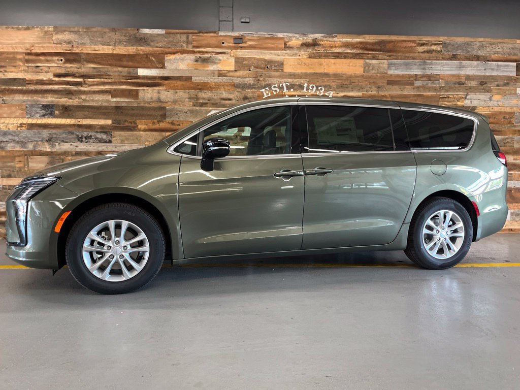 New 2027 Chrysler Pacifica Select FWD image 15