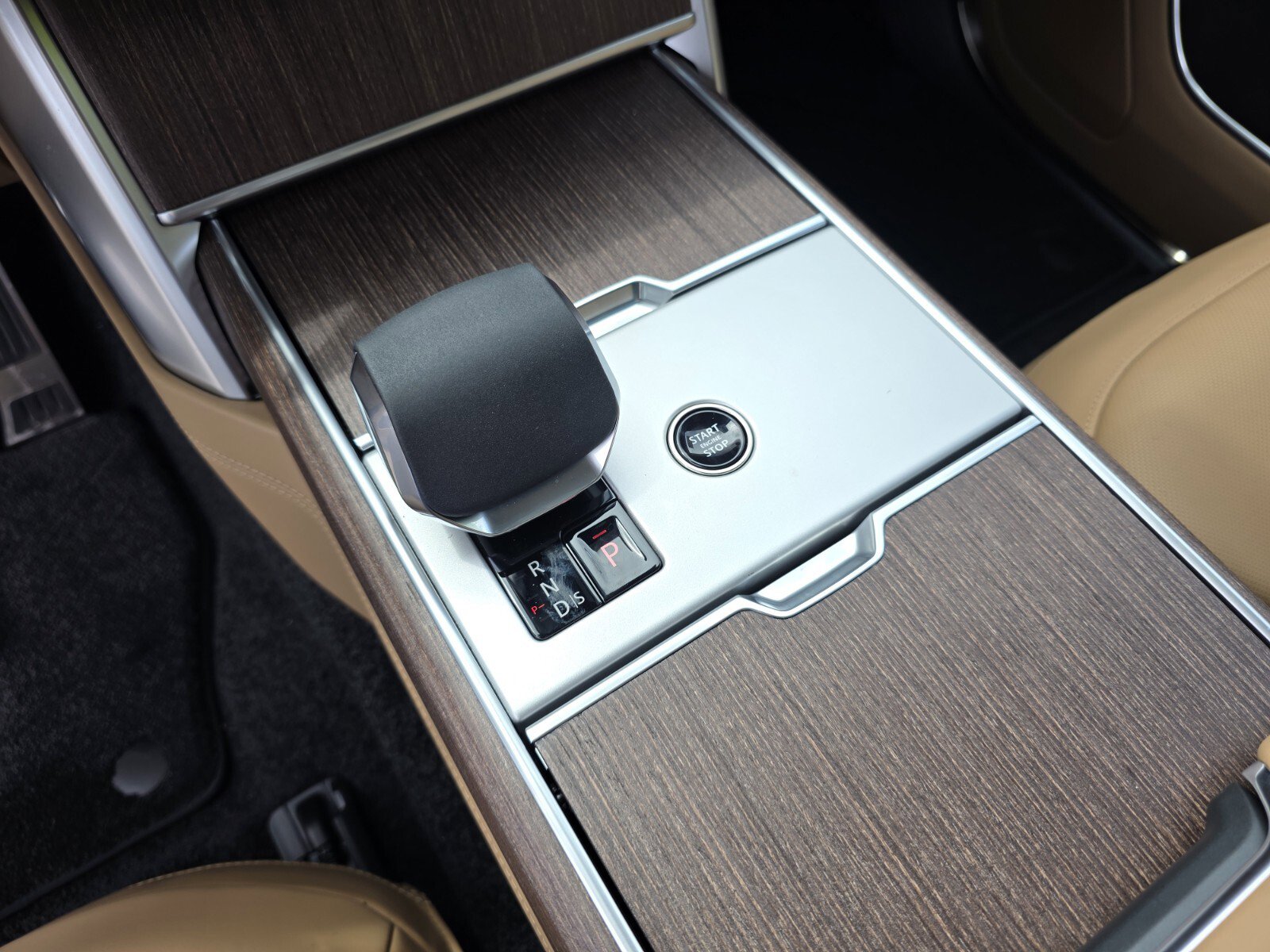 New 2026 Land Rover Range Rover SE image 17