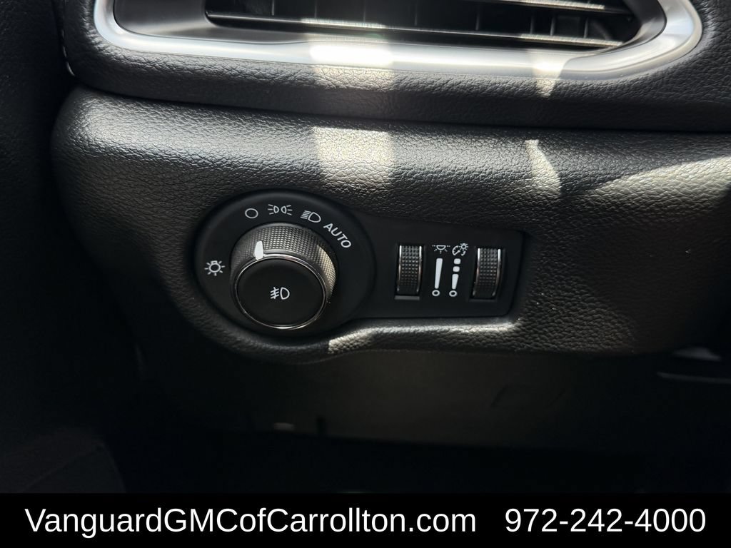 Used 2025 Chrysler Pacifica Limited FWD image 24