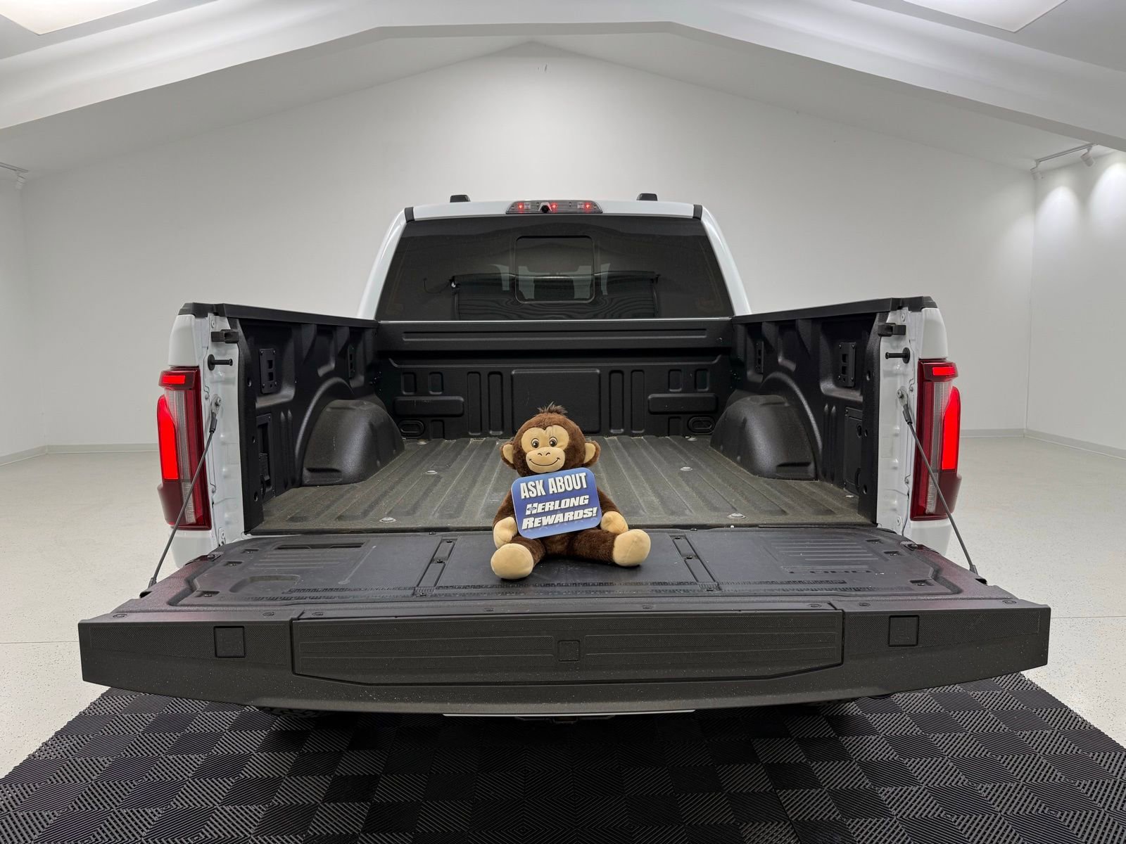 Used 2025 Ford F150 Raptor AWD/4WD image 8