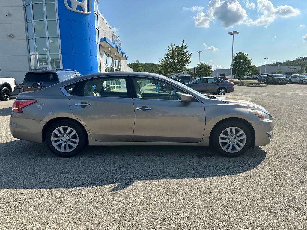 Used 2013 Nissan Altima 2.5 S FWD image 2