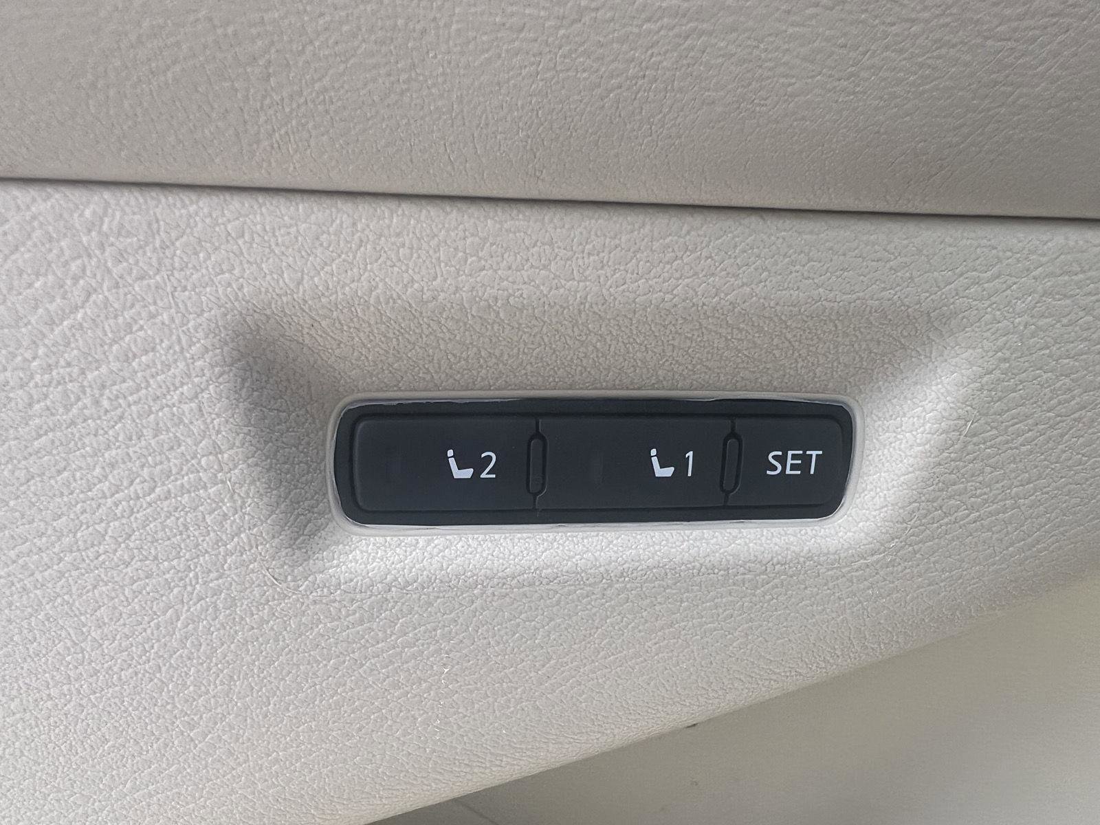 Used 2015 Nissan Murano Platinum w/ Platinum Technology Package AWD/4WD image 11