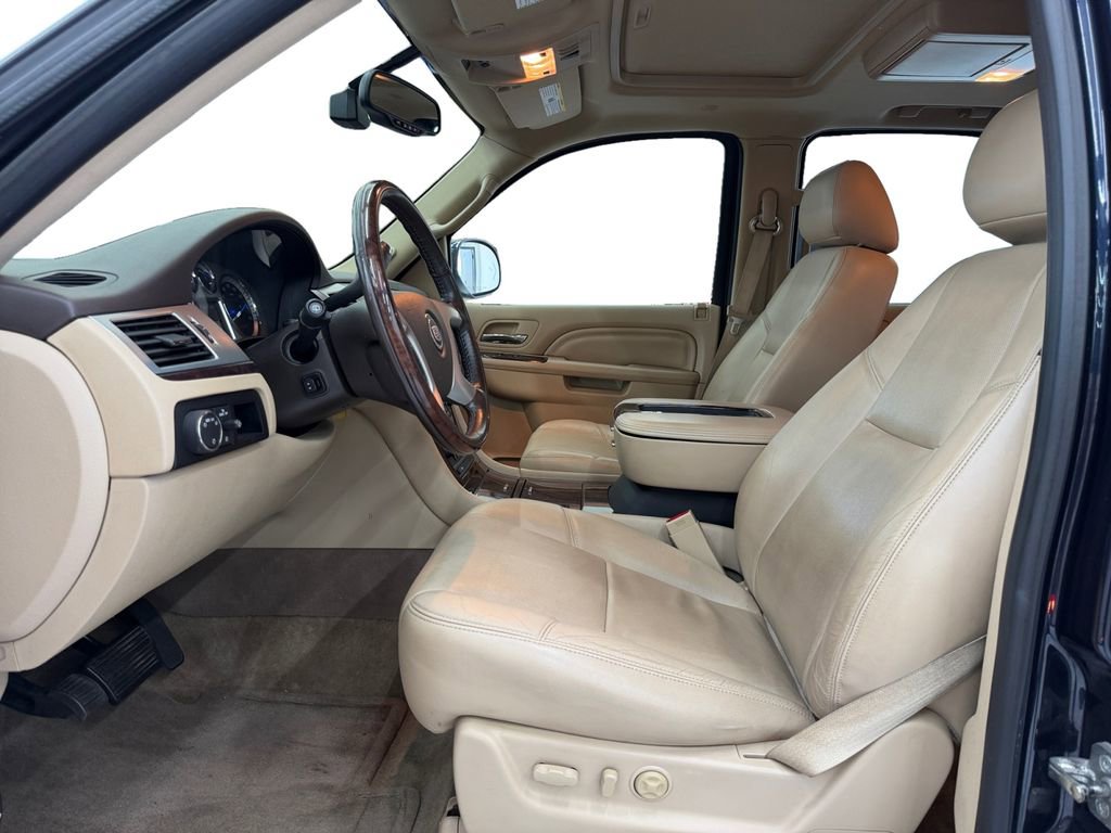 Used 2013 Cadillac Escalade Luxury AWD/4WD image 10