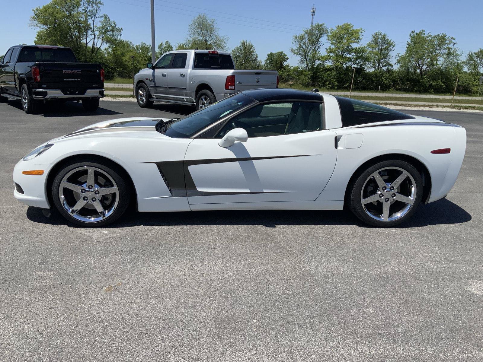 Used 2005 Chevrolet Corvette Coupe w/ Preferred Equipment Group RWD image 8