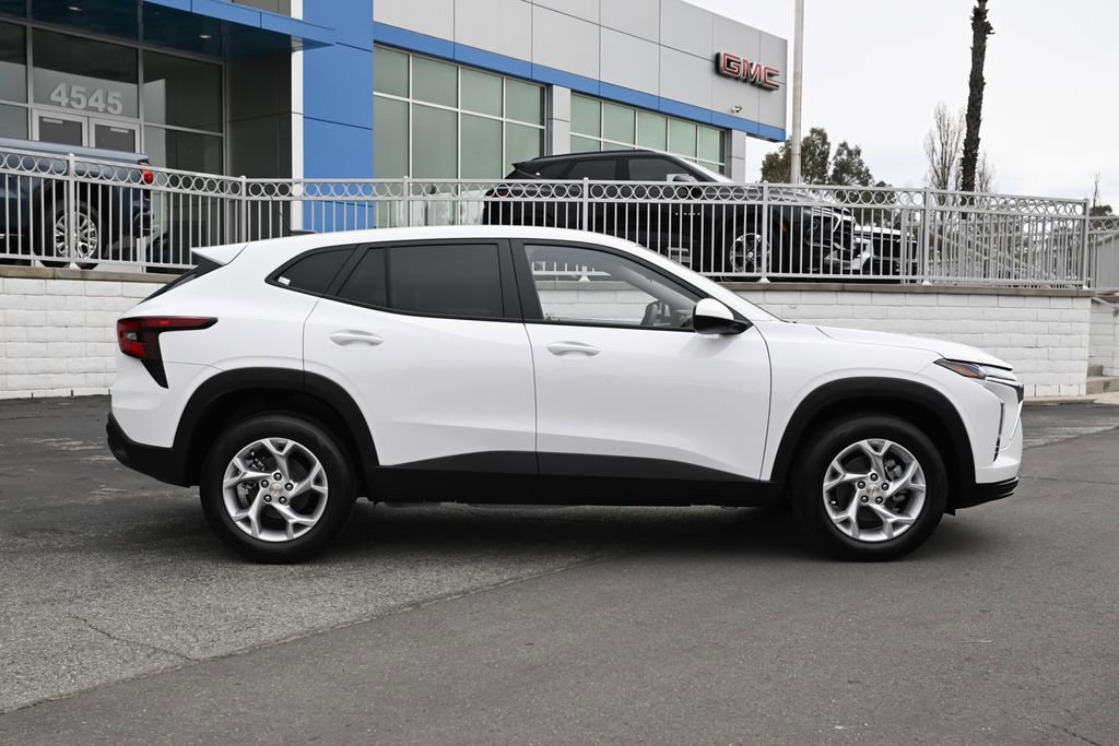 New 2026 Chevrolet Trax LS w/ LS Convenience Package FWD image 4