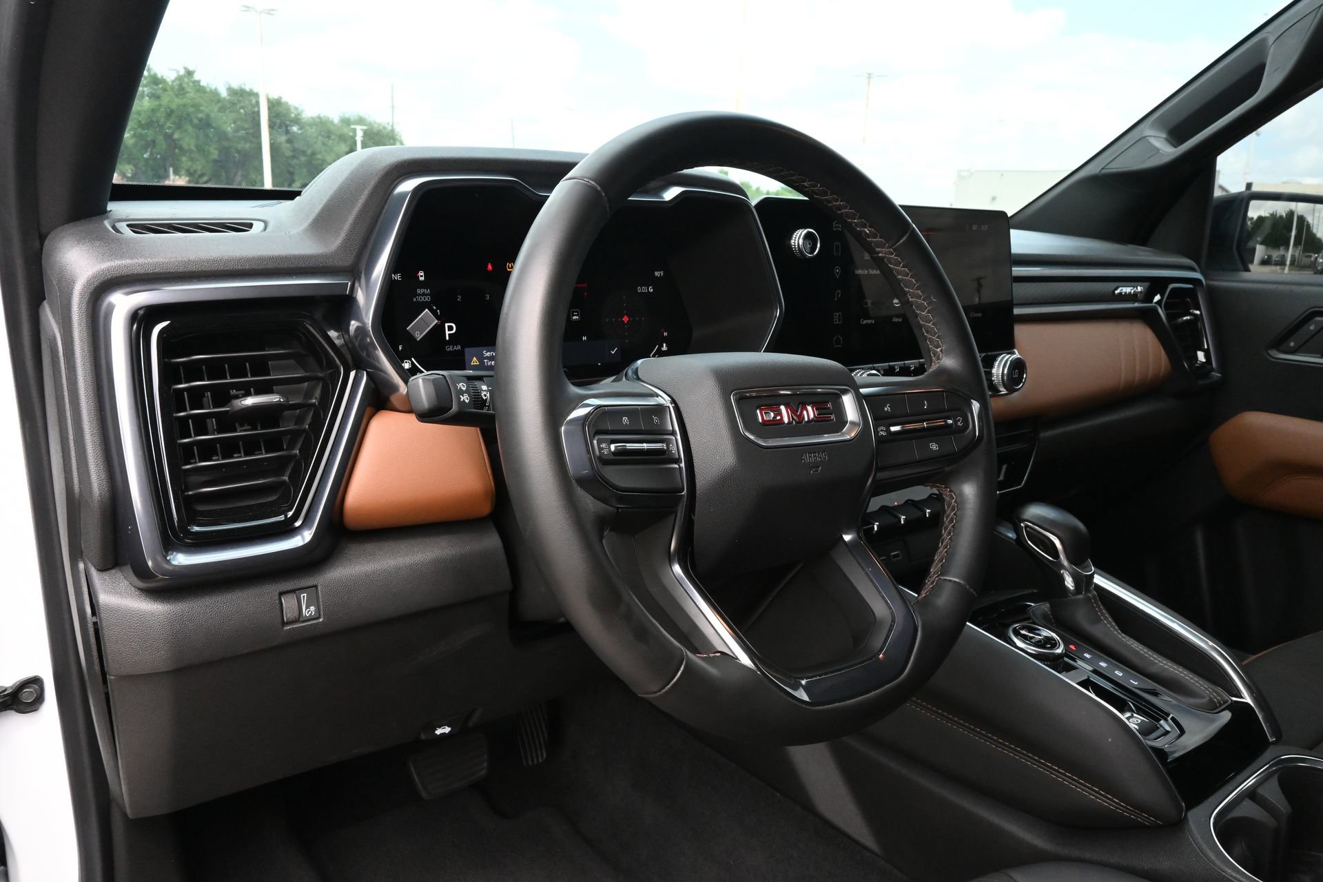 Used 2024 GMC Canyon AT4 w/ Technology Package AWD/4WD image 17