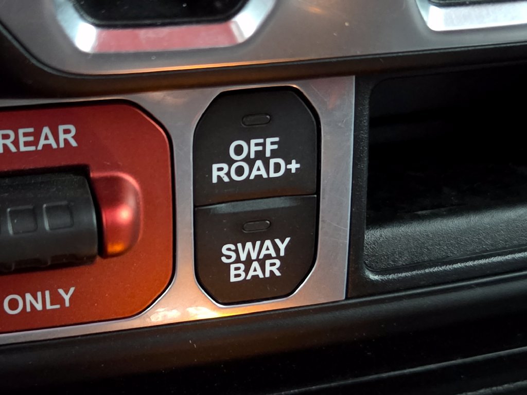 Used 2020 Jeep Gladiator Rubicon w/ Advanced Safety Group AWD/4WD image 12