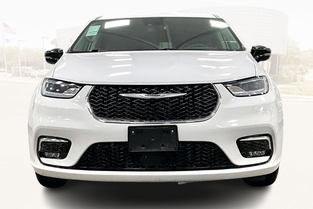 Used 2024 Chrysler Pacifica Select image 2