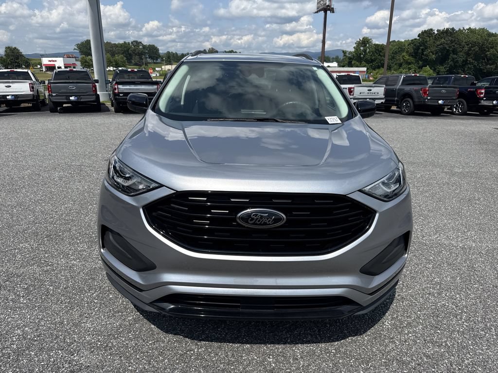 Used 2023 Ford Edge SE w/ Black Appearance Package AWD/4WD image 2