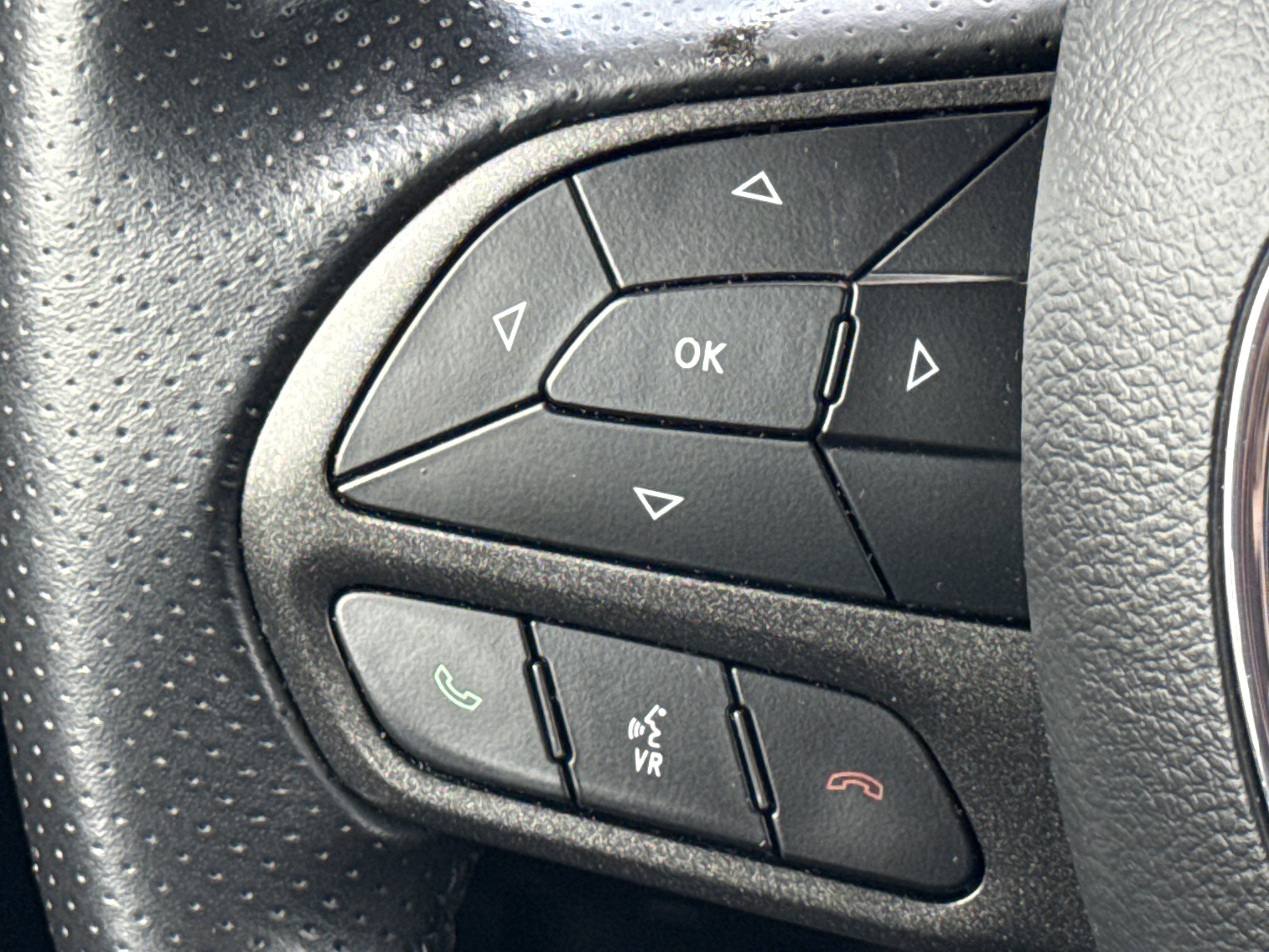 Used 2023 Dodge Challenger SXT w/ Blacktop Package image 18