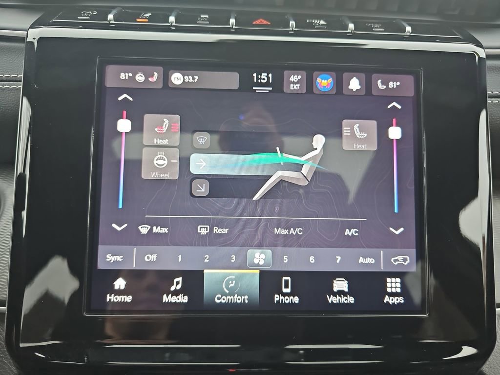 Used 2023 Jeep Grand Cherokee Altitude image 23