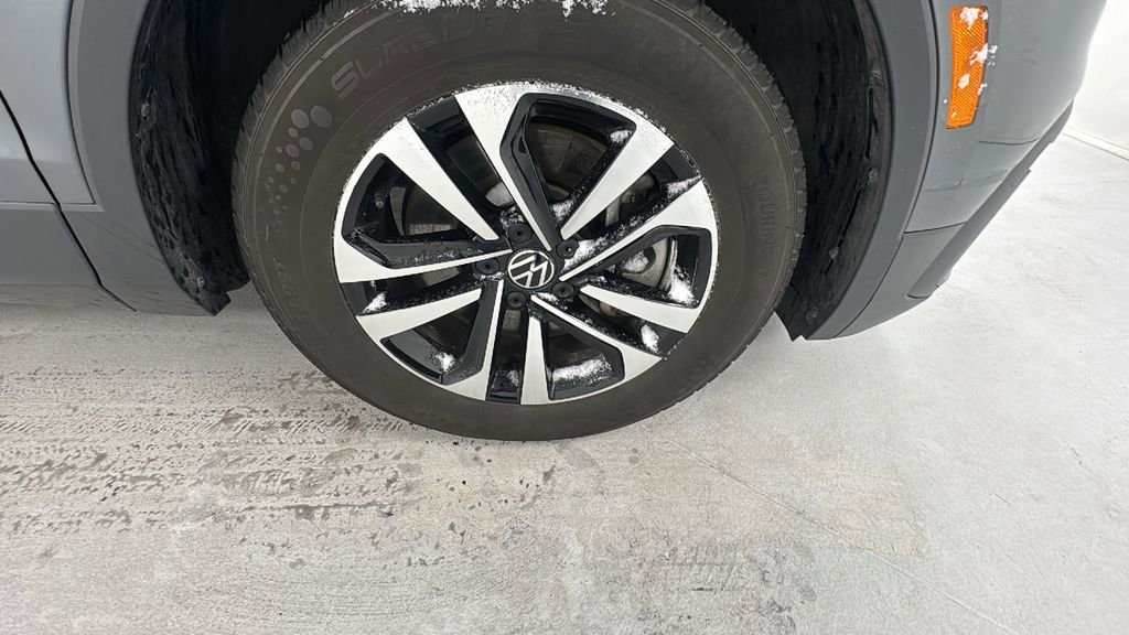 Used 2024 Volkswagen Tiguan S image 9