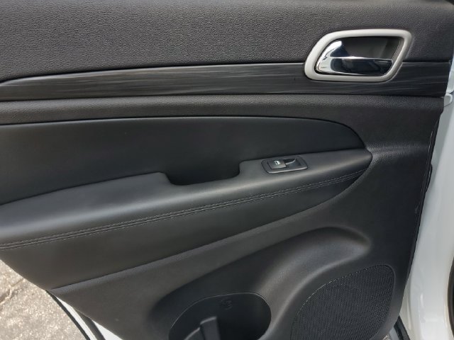 Certified 2021 Jeep Grand Cherokee Laredo X AWD/4WD image 18