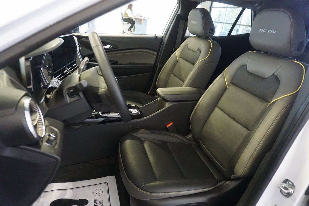 Used 2025 Chevrolet Trax ACTIV w/ Sunroof Package image 20