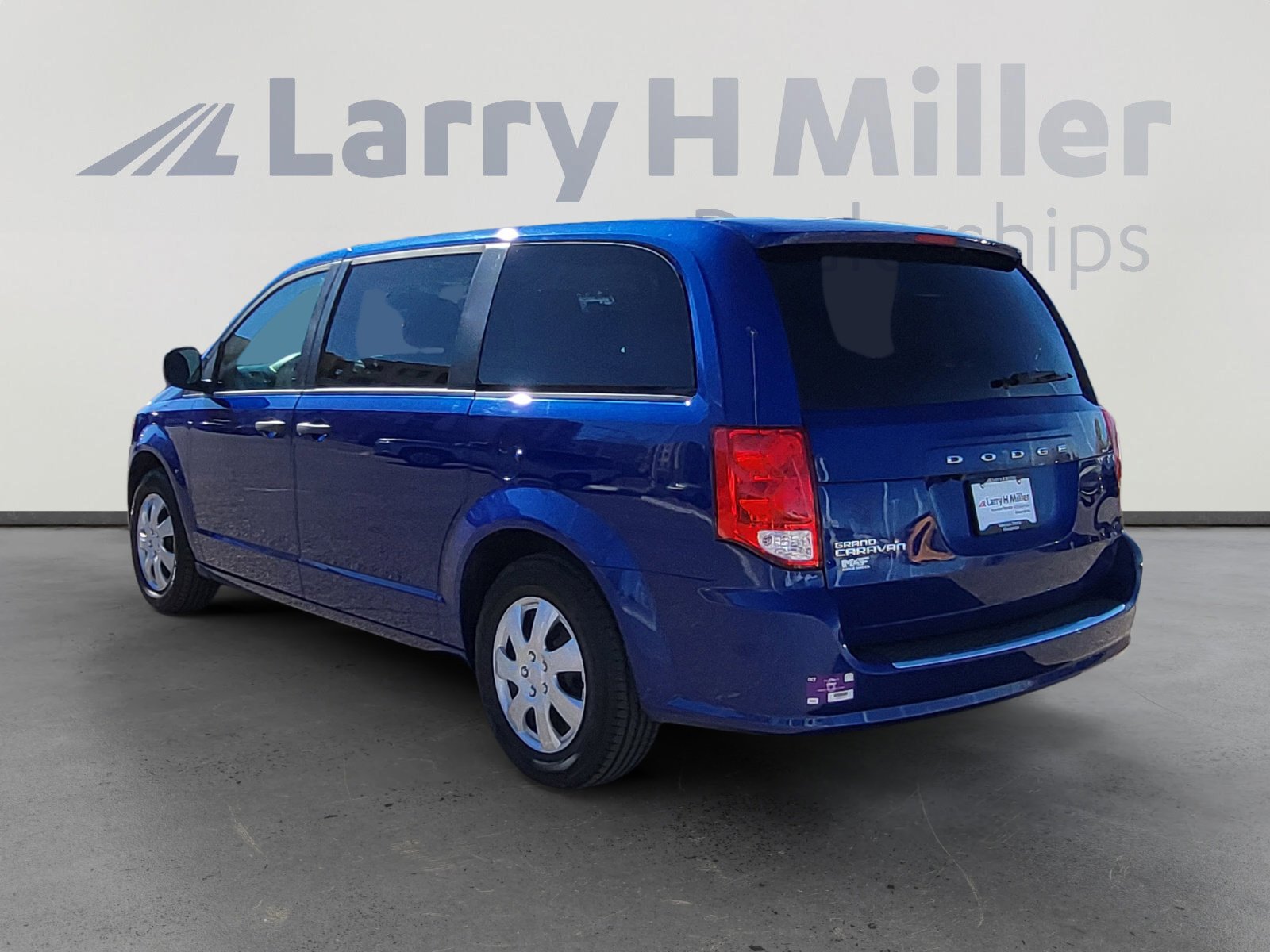 Used 2019 Dodge Grand Caravan SE w/ UConnect Hands-Free Group image 3