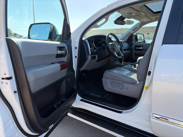 Used 2021 Toyota Sequoia Platinum AWD/4WD image 9