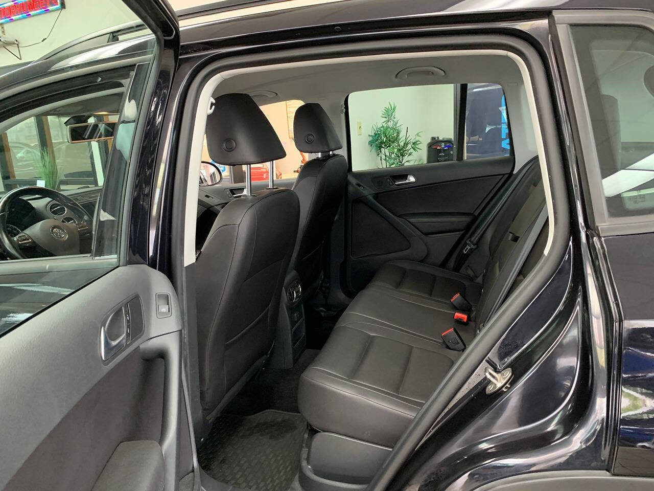 Used 2017 Volkswagen Tiguan S AWD/4WD image 13