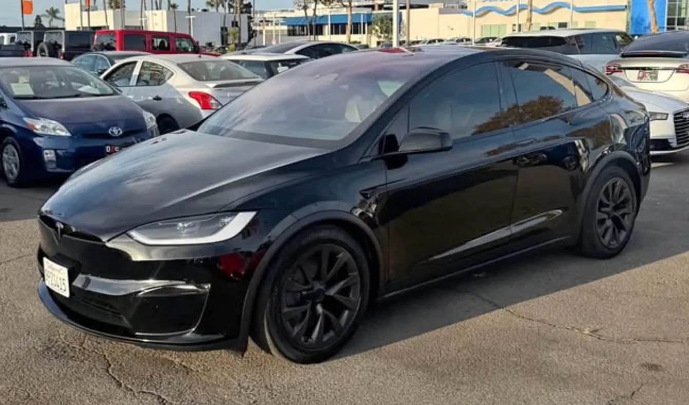 Used 2025 Tesla Model X AWD/4WD image 2