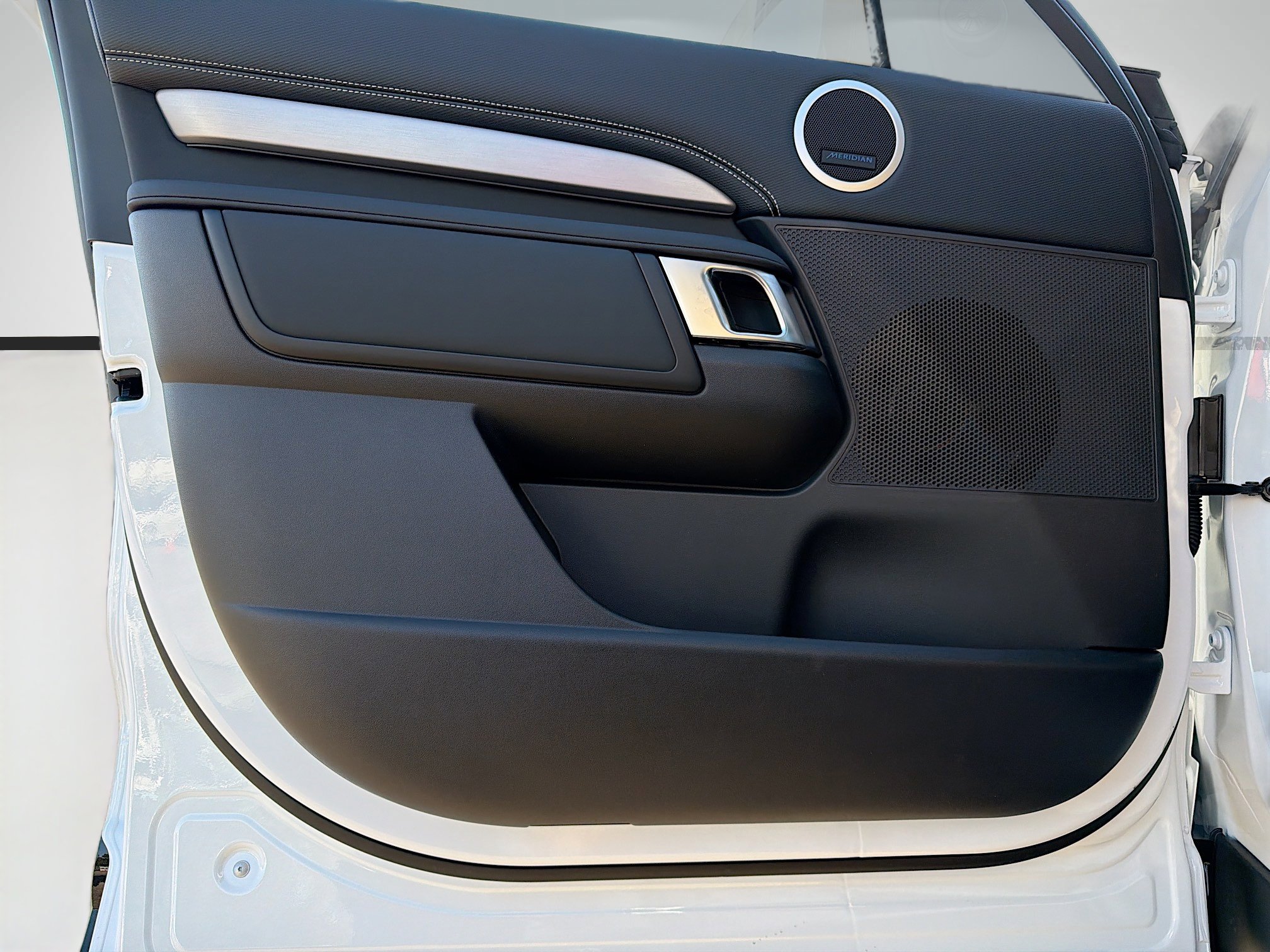 New 2026 Land Rover Discovery Dynamic SE image 22