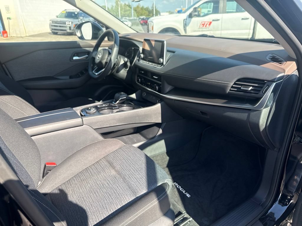 Used 2023 Nissan Rogue SV AWD/4WD image 31