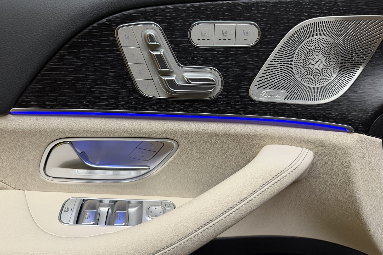 New 2026 Mercedes-Benz GLS 580 4MATIC image 9