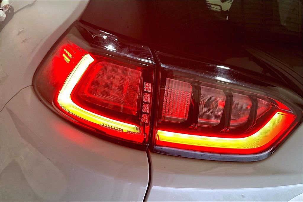 Used 2022 Jeep Cherokee Limited image 23