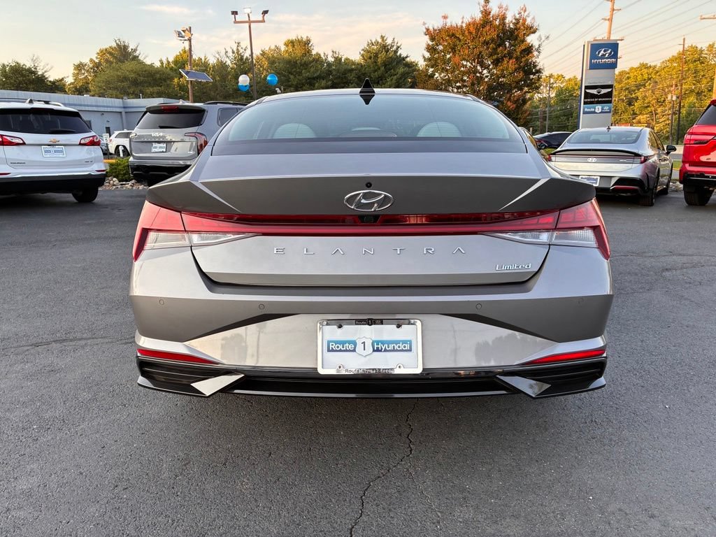 Used 2023 Hyundai Elantra Limited FWD image 6