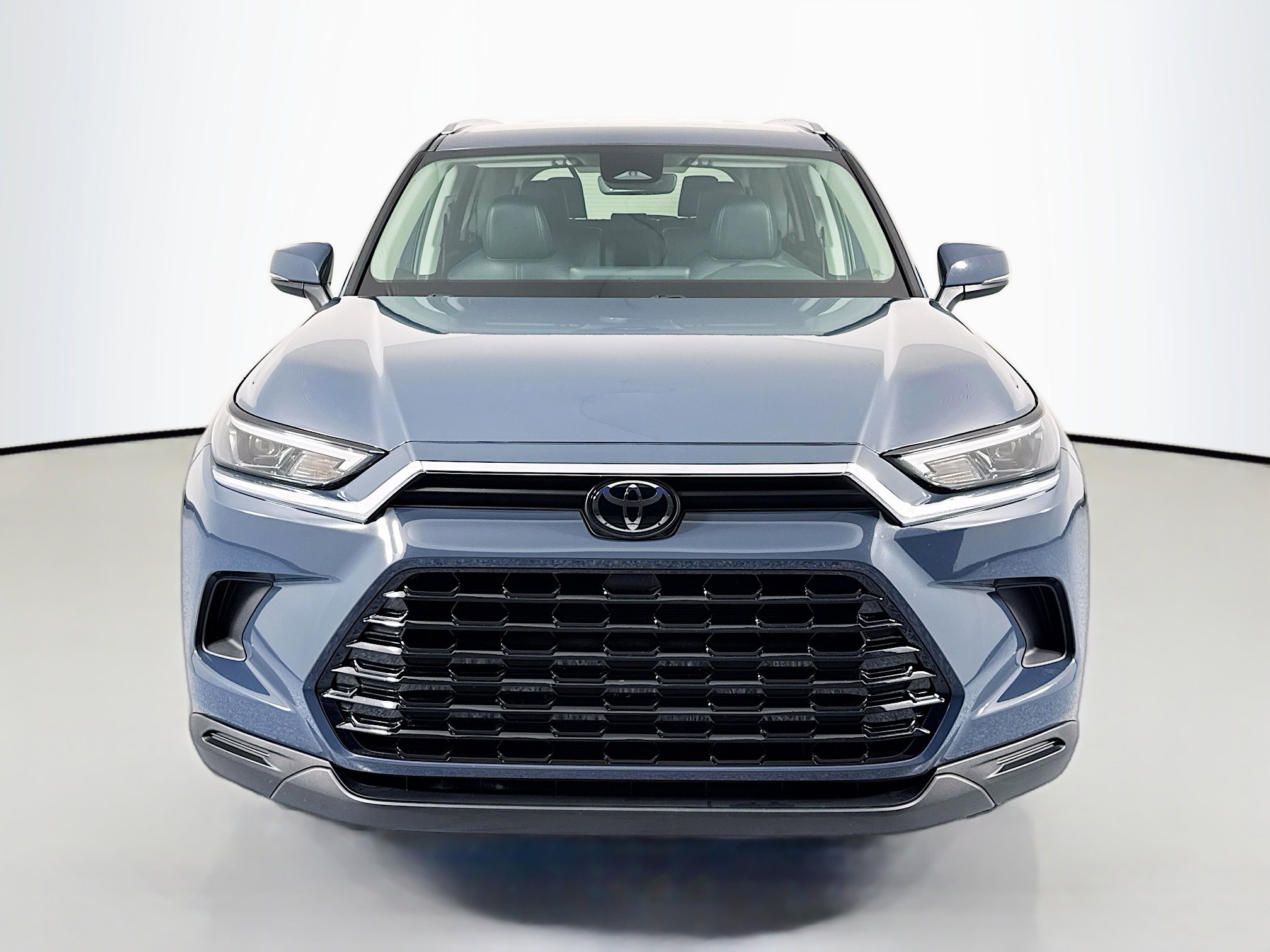 Used 2024 Toyota Grand Highlander XLE video 2