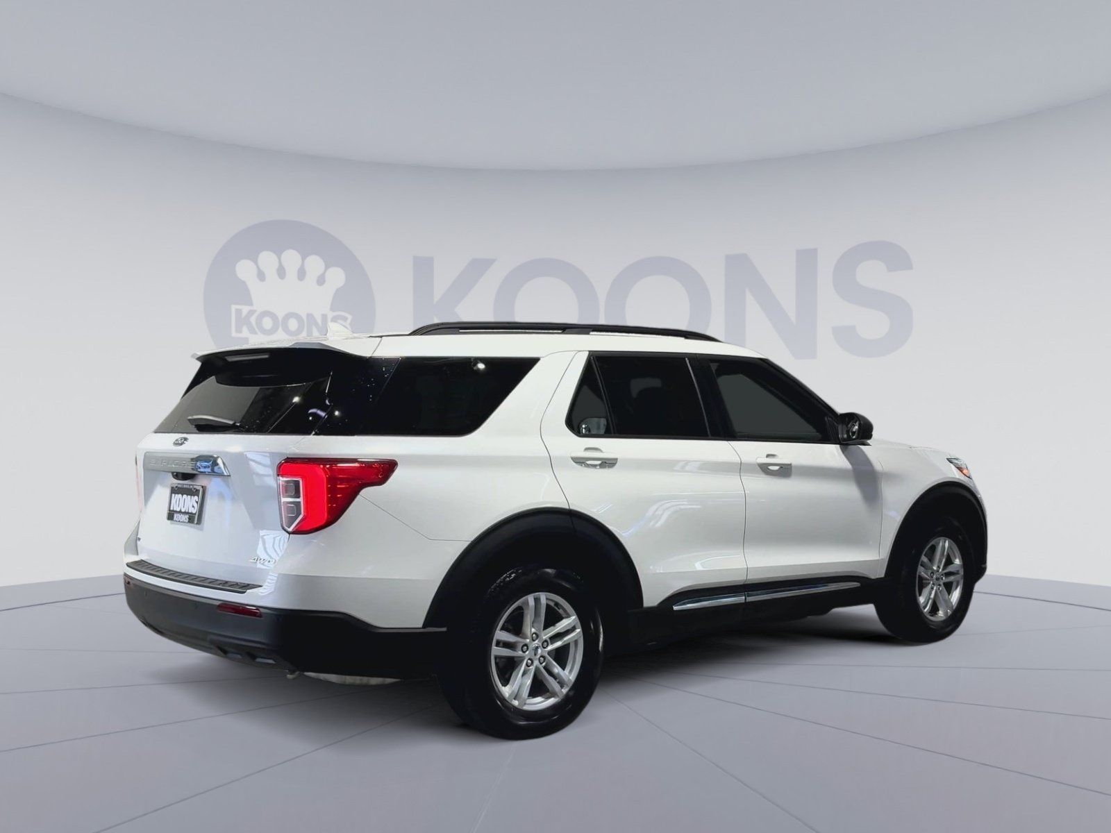 Used 2023 Ford Explorer XLT AWD/4WD image 11