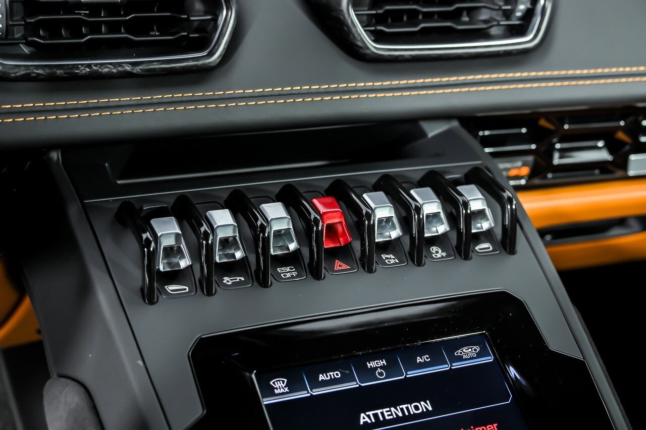 Used 2020 Lamborghini Huracan EVO RWD image 29