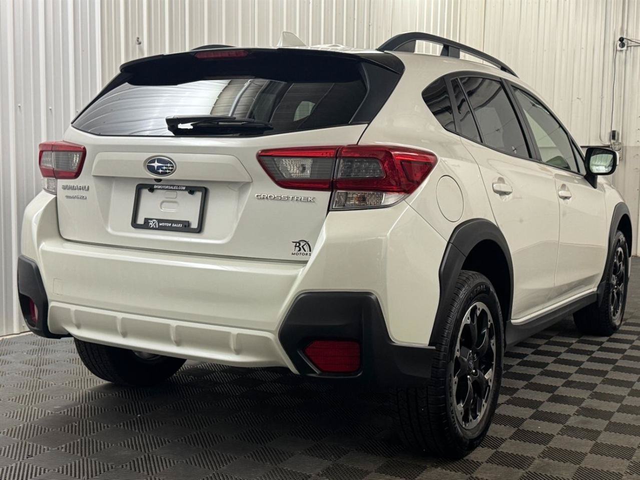 Used 2022 Subaru Crosstrek 2.0i Premium w/ Moonroof Package AWD/4WD image 4