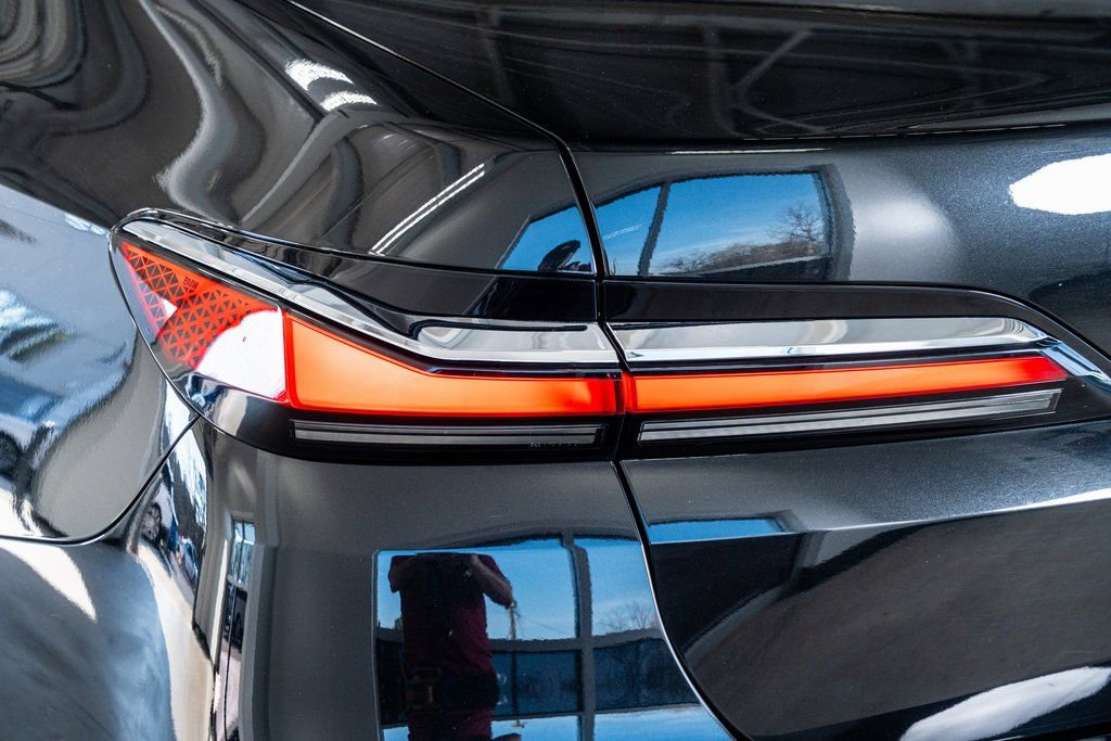 Used 2023 BMW 740i 740i w/ Parking Assistance Package image 23