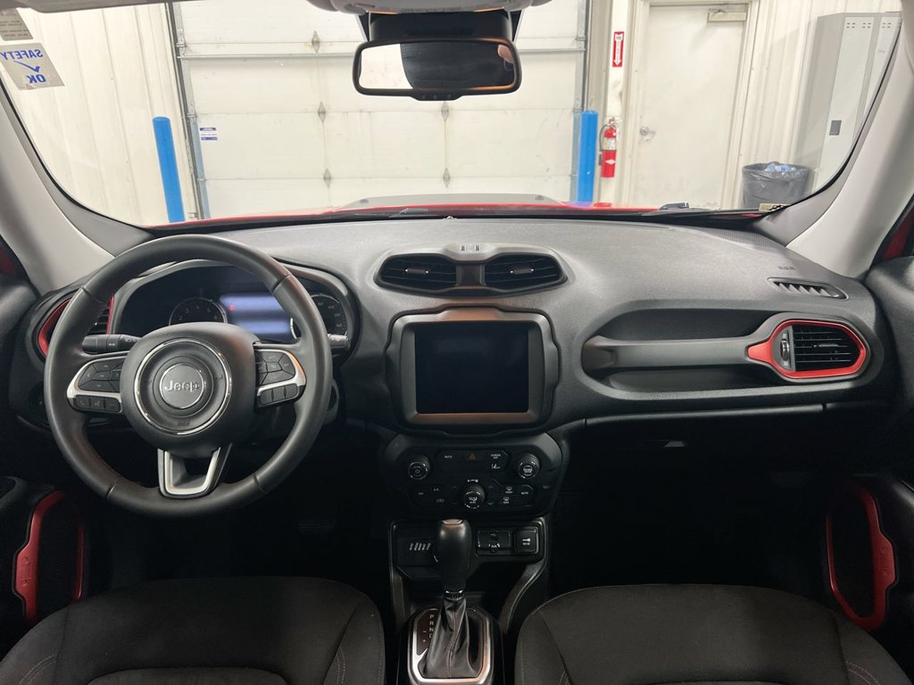 Used 2023 Jeep Renegade Trailhawk AWD/4WD image 10